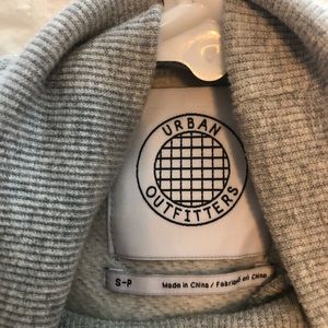 URBAN OUTFITTERS SWEATER